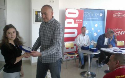 Mladoj atletičarki Anji Slavinić uručeno priznanje za najbolju atletičarku u kategoriji limačica za 2016. godinu