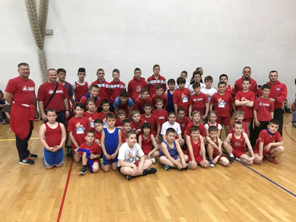 Hrvački klub Podravka sa osam zlata, srebrom i šest bronci do ekipnog naslova najsupješnije ekipe na turniru u Ludbregu