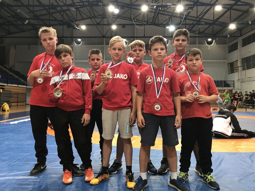Zlato, tri srebra i četiri bronce za hrvače Podravke u Gospiću